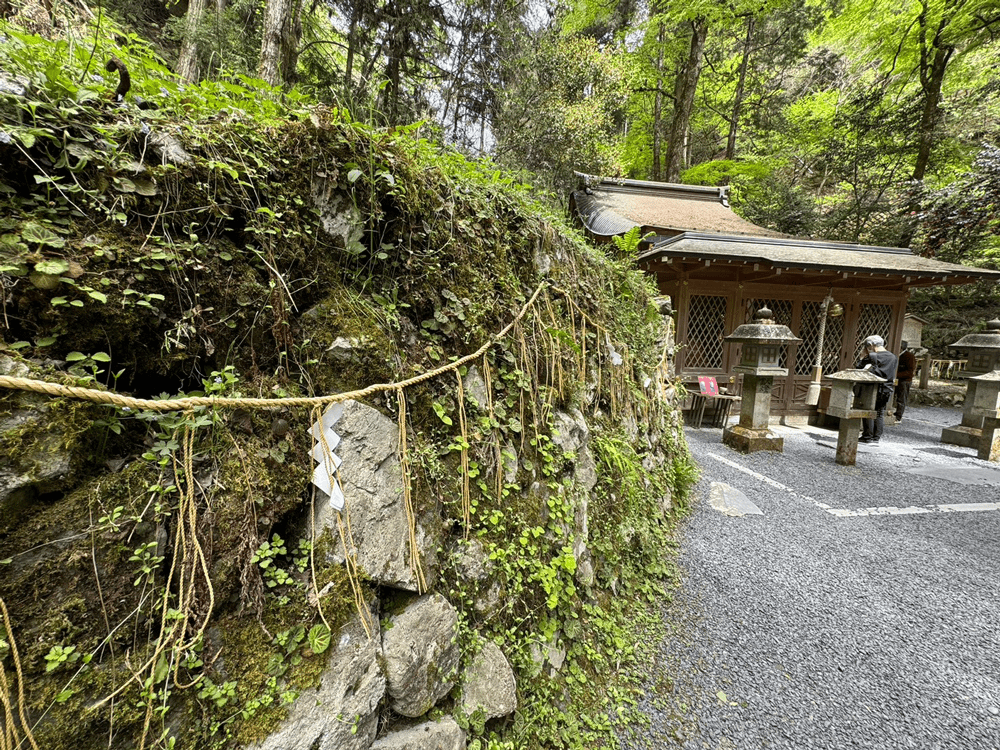 貴船神社奥宮　御船形石