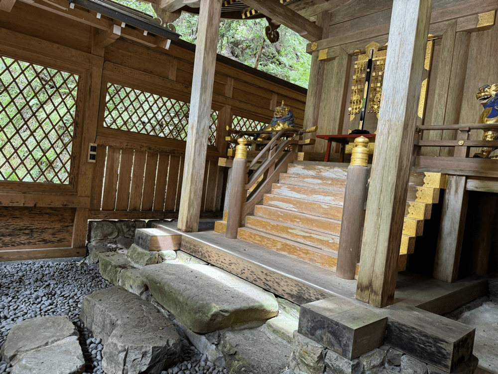 貴船神社奥宮　龍穴