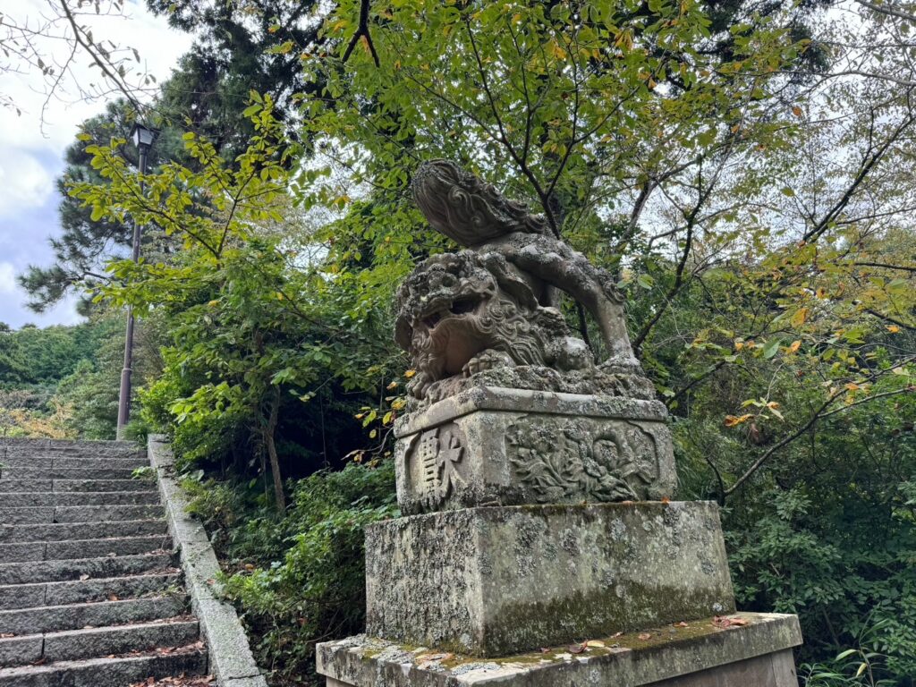 隠岐神社の狛犬-2