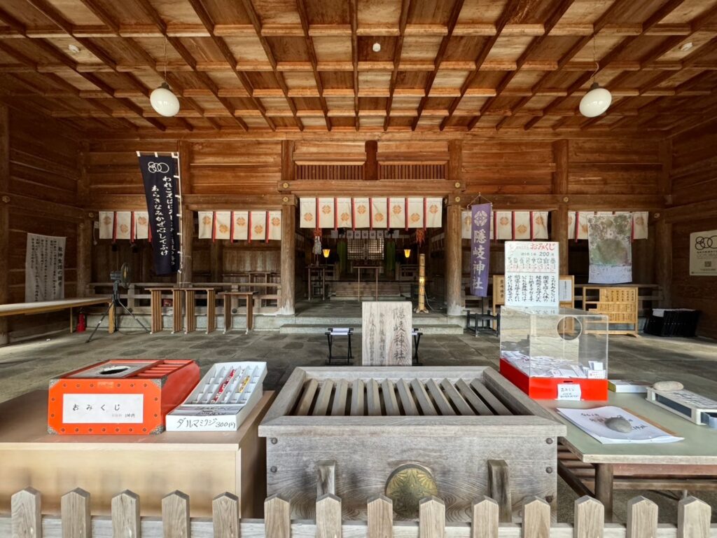 隠岐神社の境内-2