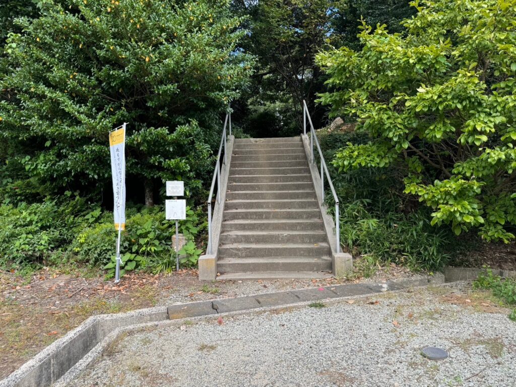 隠岐神社の参道-3